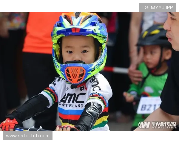 营山幼儿滑步车挑战赛欢乐上演 萌娃化身赛道小勇士