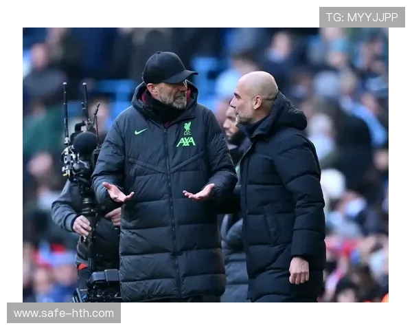 镜头捕捉:场边瓜迪奥拉与克洛普就一次界外球判罚进行激烈交流 镜头捕捉:场边瓜迪奥拉与克洛普就一次界外球判罚进行激烈交流